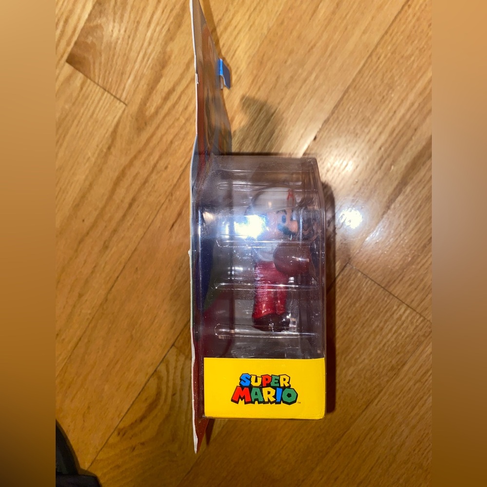 Super Mario Brothers - 4” Fire Mario Figurine w/fireball - Picture 5 of 6